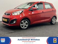 Rood (metallic) Gebruikt 2013 Kia Picanto Comfort Hatchback | € 6.450 (Eerlijke prijs)