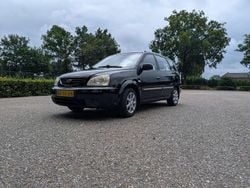 Zwart Gebruikt 2006 Kia Carens LX MPV | € 1.800