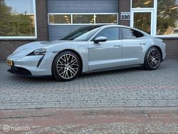 Grijs Gebruikt 2022 Porsche Taycan Performance Package Sedan | € 57.950 (Super prijs)