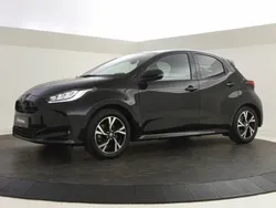 Zwart Gebruikt 2024 Toyota Yaris Edition Hatchback | € 25.800 (Eerlijke prijs)