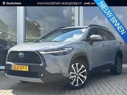 Manhattan grey metallic (grijs metallic) Gebruikt 2024 Toyota Corolla Cross Style SUV | € 35.900 (Eerlijke prijs)