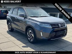 Grijs Gebruikt 2024 Suzuki Vitara Style SUV | € 29.950 (Eerlijke prijs)