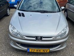Grijs (metallic) Gebruikt 2005 Peugeot 206 Hatchback | € 2.750