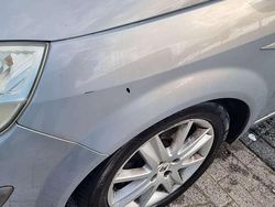 Grijs Gebruikt 2005 Renault Scénic II Luxe MPV | € 1.500 (Eerlijke prijs)