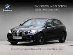 Saphirschwarz metallic (donker zwart metallic) Gebruikt 2024 BMW 118 Executive Hatchback | € 31.450 (Super prijs)