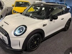 Wit Gebruikt 2022 Mini Cooper SE Business Hatchback | € 19.000 (Eerlijke prijs)