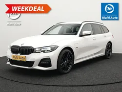Wit Gebruikt 2022 BMW 320 Executive Stationwagen | € 27.940 (Super prijs)