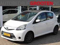 Wit Gebruikt 2012 Toyota Aygo Hatchback | € 3.888 (Eerlijke prijs)