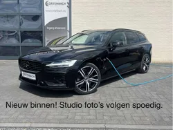 Zwart, metallic lak Gebruikt 2022 Volvo V60 Plus Stationwagen | € 33.990 (Goede deal)