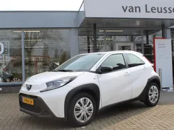 Gebruikt 2023 Toyota Aygo Play Hatchback | € 17.499 (Eerlijke prijs)