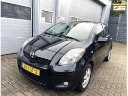 Zwart Gebruikt 2010 Toyota Yaris Hatchback | € 3.795 (Eerlijke prijs)