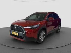 Rood metallic Nieuw 2025 Toyota Corolla Style SUV | € 42.750 (Duur)