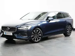 Blauw, metallic lak Gebruikt 2024 Volvo V60 Plus Stationwagen | € 46.900 (Eerlijke prijs)