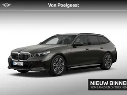 Grijs Gebruikt 2024 BMW 530e M Sport Stationwagen | € 69.795