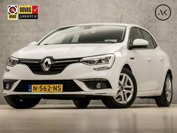Wit Gebruikt 2016 Renault Mégane III Zen Hatchback | € 9.945 (Eerlijke prijs)