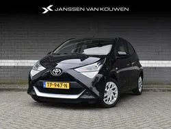 Zwart Gebruikt 2018 Toyota Aygo X-play Hatchback | € 12.945 (Eerlijke prijs)
