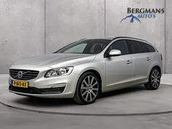 Grijs, metallic lak Gebruikt 2017 Volvo V60 Momentum Stationwagen | € 21.200 (Iets duurder)