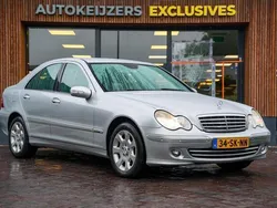 Grijs, metallic lak Gebruikt 2006 Mercedes C180 Elegance Sedan | € 4.450 (Eerlijke prijs)