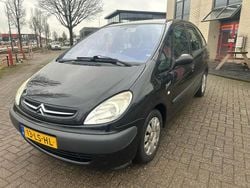 Zwart (metallic) Gebruikt 2003 Citroën Xsara Picasso MPV | € 999 (Eerlijke prijs)