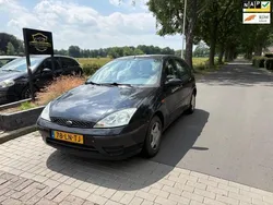 Zwart Gebruikt 2003 Ford Focus Hatchback | € 450 (Super prijs)