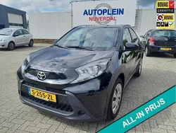 Zwart Gebruikt 2023 Toyota Aygo Play Hatchback | € 17.950 (Eerlijke prijs)