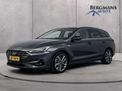 Grijs Gebruikt 2022 Hyundai i30 Premium Hatchback | € 24.700 (Eerlijke prijs)