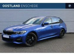 Blauw, metallic lak Gebruikt 2022 BMW 330 Executive Stationwagen | € 38.850 (Eerlijke prijs)