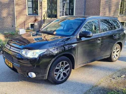 Zwart Gebruikt 2014 Mitsubishi Outlander P-HEV Instyle Stationwagen | € 8.999 (Duur)