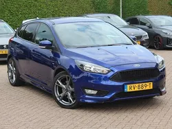 Blauw Gebruikt 2018 Ford Focus ST-Line Hatchback | € 12.999 (Goede deal)