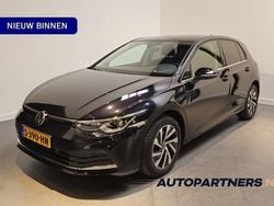 Zwart Gebruikt 2020 VW Golf VIII Style Hatchback | € 22.950 (Eerlijke prijs)