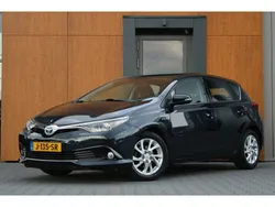 Zwart Gebruikt 2017 Toyota Auris Hatchback | € 14.450 (Eerlijke prijs)