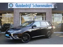 Zwart Gebruikt 2020 Mitsubishi Outlander P-HEV Intense SUV | € 22.945 (Goede deal)
