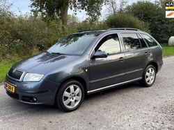 Grijs Gebruikt 2008 Skoda Fabia Hatchback | € 3.000
