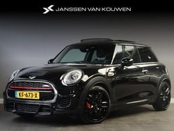 Zwart Gebruikt 2016 Mini John Cooper Works Hatchback | € 20.445 (Eerlijke prijs)