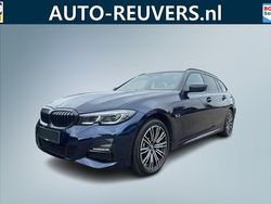 Blauw (metallic) Gebruikt 2022 BMW 330e M Sport Stationwagen | € 33.900 (Eerlijke prijs)