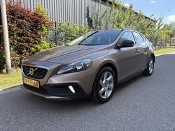 Bruin Gebruikt 2014 Volvo V40 CC Momentum Stationwagen | € 10.950 (Goede deal)