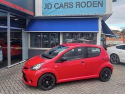 Rood Gebruikt 2013 Toyota Aygo Hatchback | € 2.175 (Goede deal)