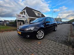 Zwart (metallic) Gebruikt 2010 VW Golf VI Highline Hatchback | € 5.450 (Eerlijke prijs)