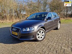 Grijs (metallic) Gebruikt 2010 Audi A3 Sportback Attraction Hatchback | € 4.988 (Eerlijke prijs)