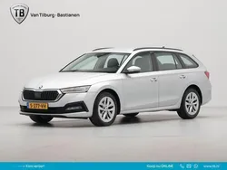 Grijs Gebruikt 2023 Skoda Octavia Business Line Stationwagen | € 26.940 (Goede deal)