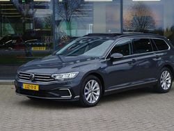 Grijs (metallic) Gebruikt 2021 VW Passat GTE Stationwagen | € 24.950 (Eerlijke prijs)