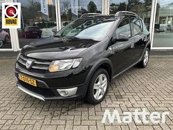Zwart Gebruikt 2015 Dacia Sandero Lauréate Hatchback | € 7.495 (Eerlijke prijs)