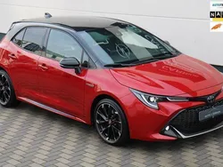 Rood, metallic lak Gebruikt 2022 Toyota Corolla Sport Hatchback | € 25.445 (Eerlijke prijs)