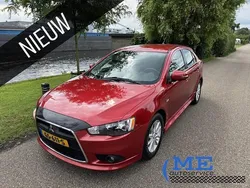 Rood Gebruikt 2015 Mitsubishi Lancer Sportback Edition Hatchback | € 7.950 (Eerlijke prijs)