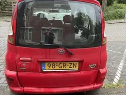 Rood Gebruikt 2001 Toyota Yaris Luna Stationwagen | € 1.750 (Duur)