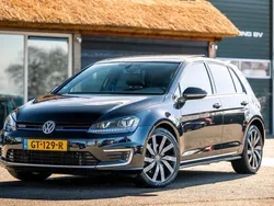 Zwart, metallic lak Gebruikt 2015 VW Golf VII GTE Hatchback | € 14.950 (Iets duurder)