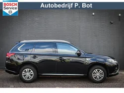 Zwart, metallic lak Gebruikt 2021 Mitsubishi Outlander SUV | € 24.950 (Eerlijke prijs)