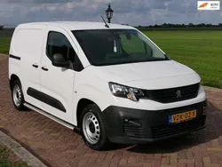 Wit Gebruikt 2020 Peugeot Partner Premium MPV | € 5.999