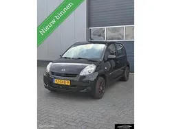 Zwart Gebruikt 2008 Daihatsu Sirion Hatchback | € 1.999 (Goede deal)