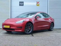 Rood Gebruikt 2019 Tesla Model 3 Standard Range Sedan | € 21.999 (Eerlijke prijs)